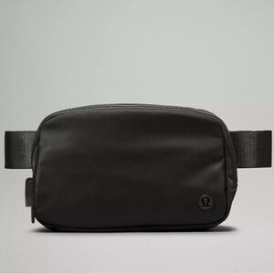 Lululemon Everywhere Belt Bag